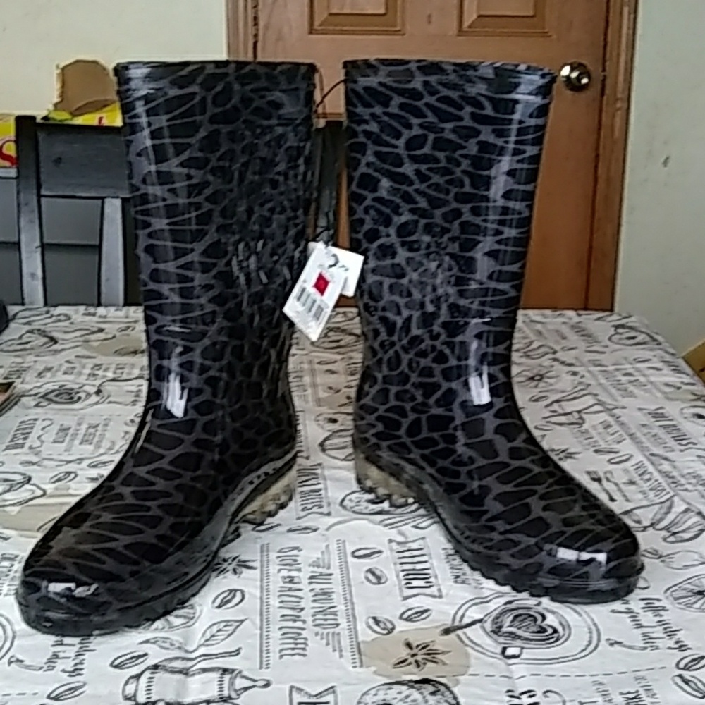 Nwt:Womens tall rain boots! Perfect rain+snow+mud